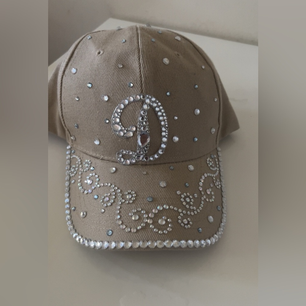 Customize blings hats for the people who love rhinestone